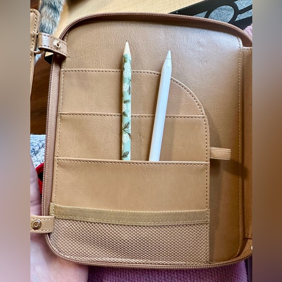 Minimalist Muji-Style Tan Leather Stationery Pouch - Picture 8 of 10